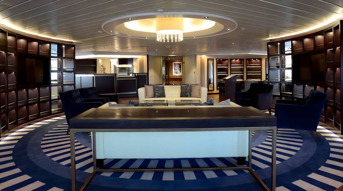 Yacht Club Café