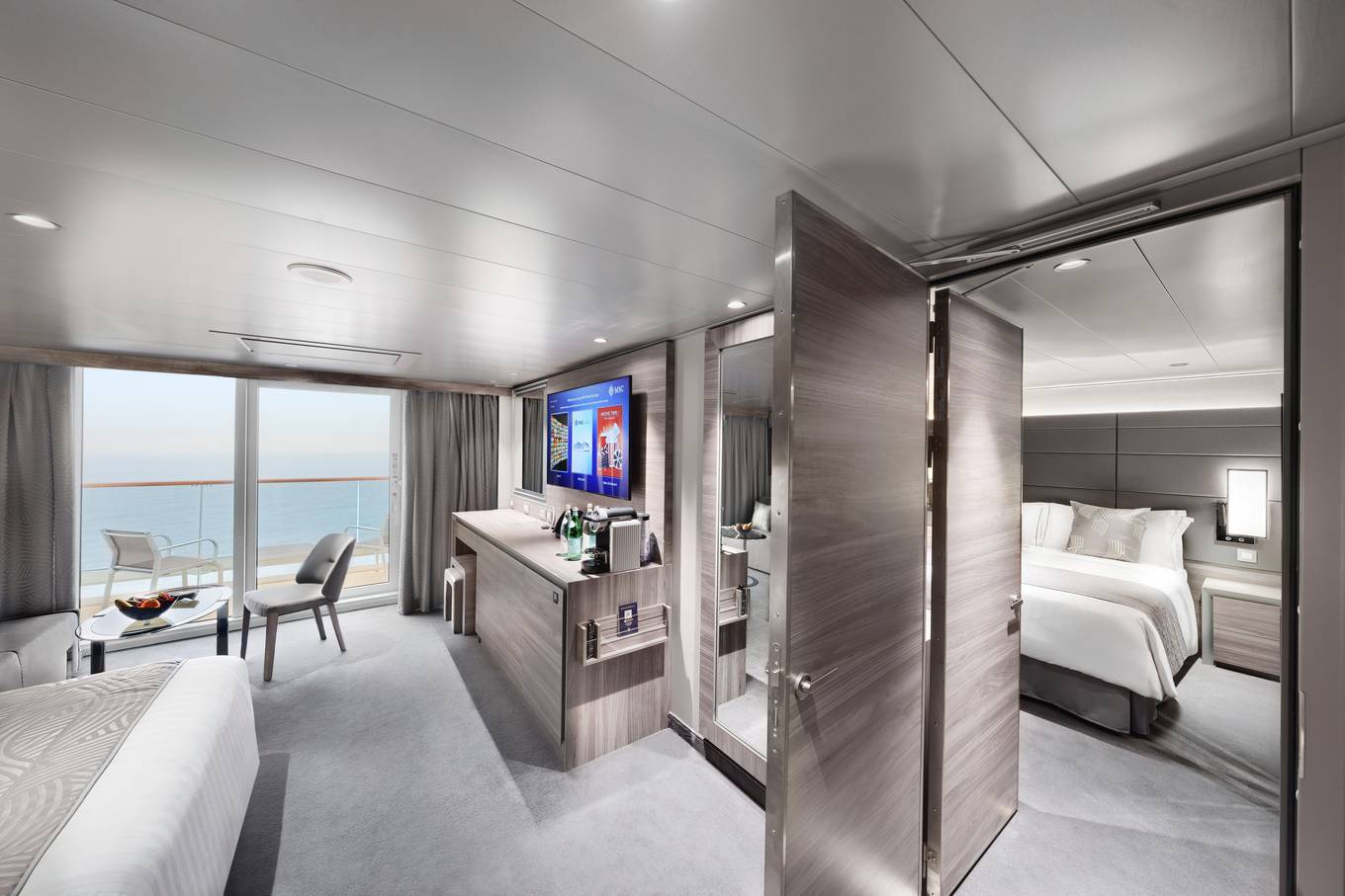 Yacht Club Deluxe Suite