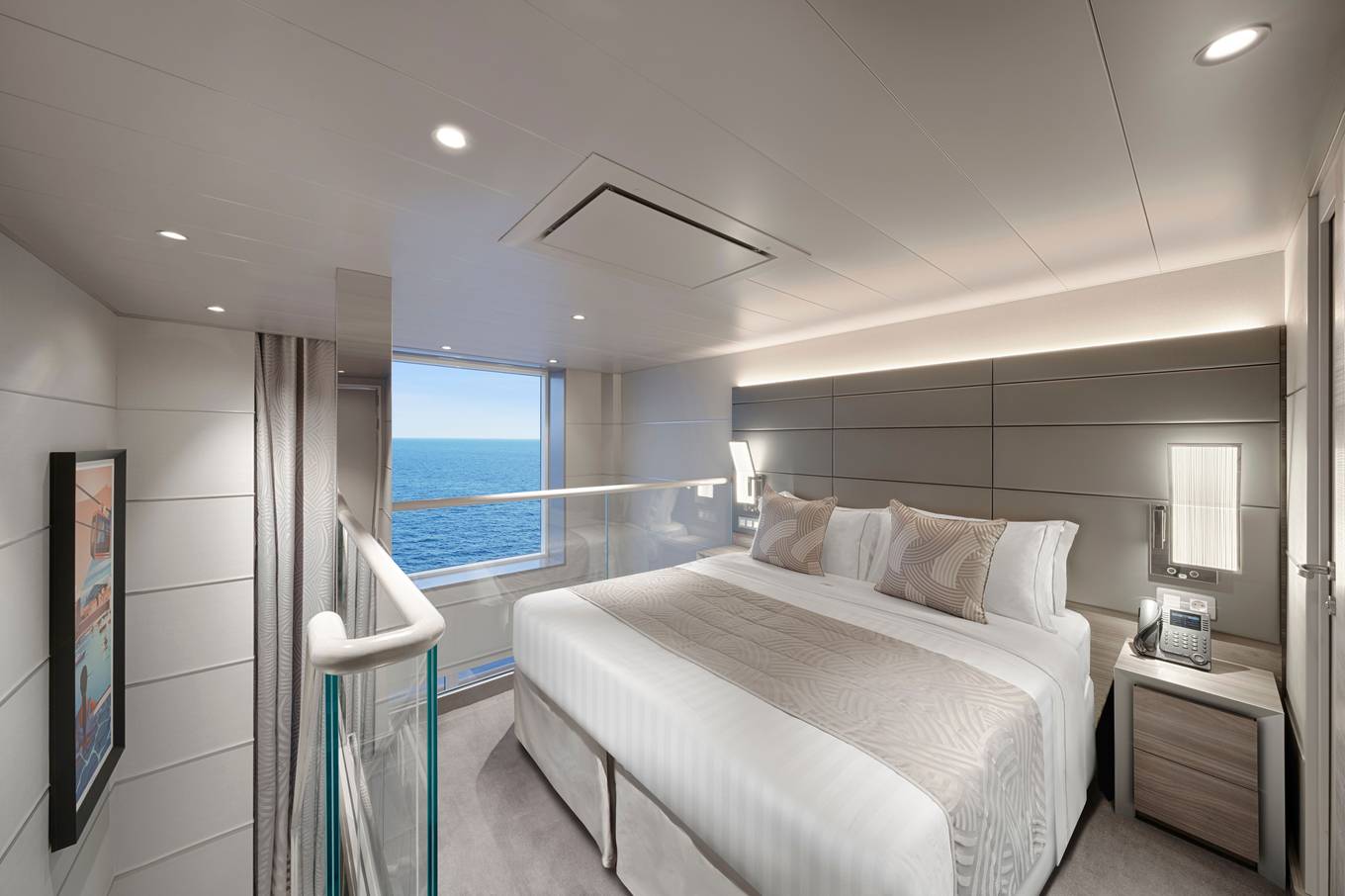 Yacht Club Deluxe Suite
