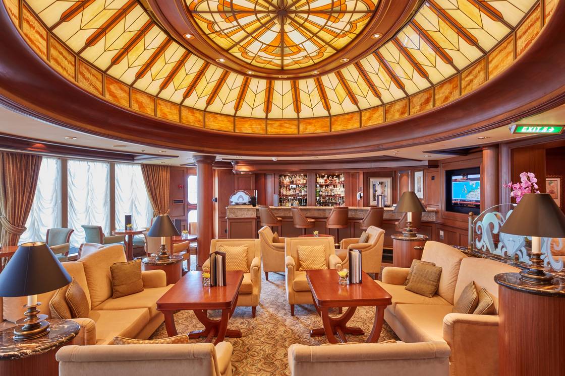 Grills Lounge (Suite Exclusive)