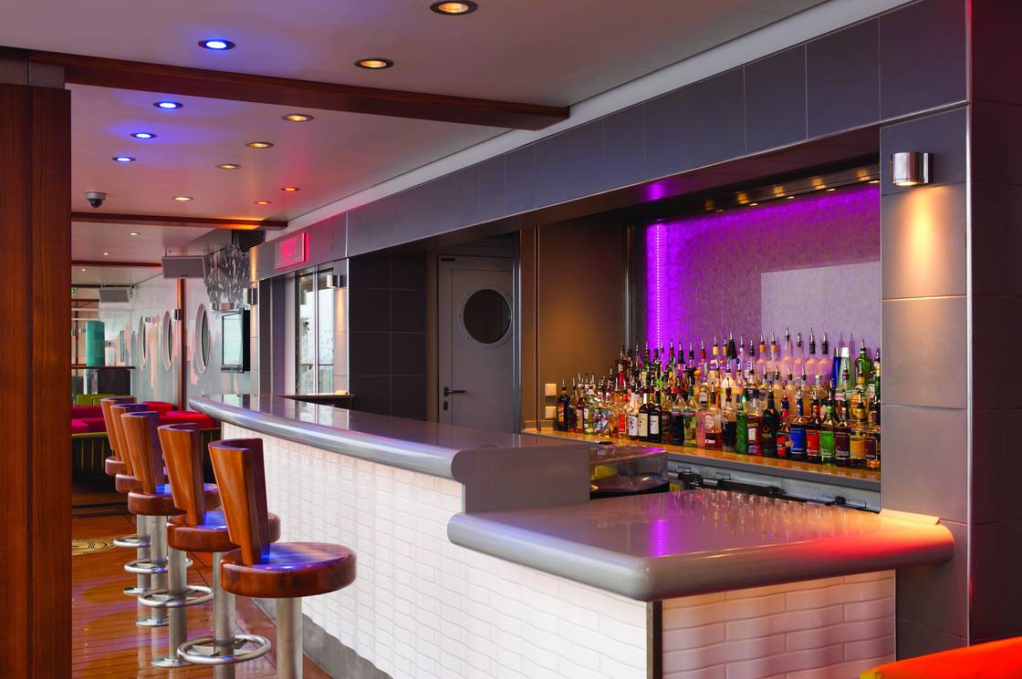 Shaker's Cocktail Bar