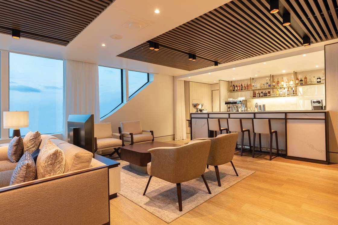Explorer Lounge