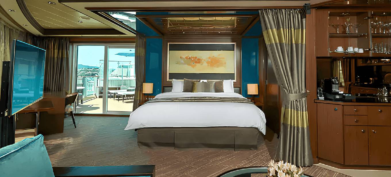 The Haven Deluxe Owner's Suite with Large Balcony
