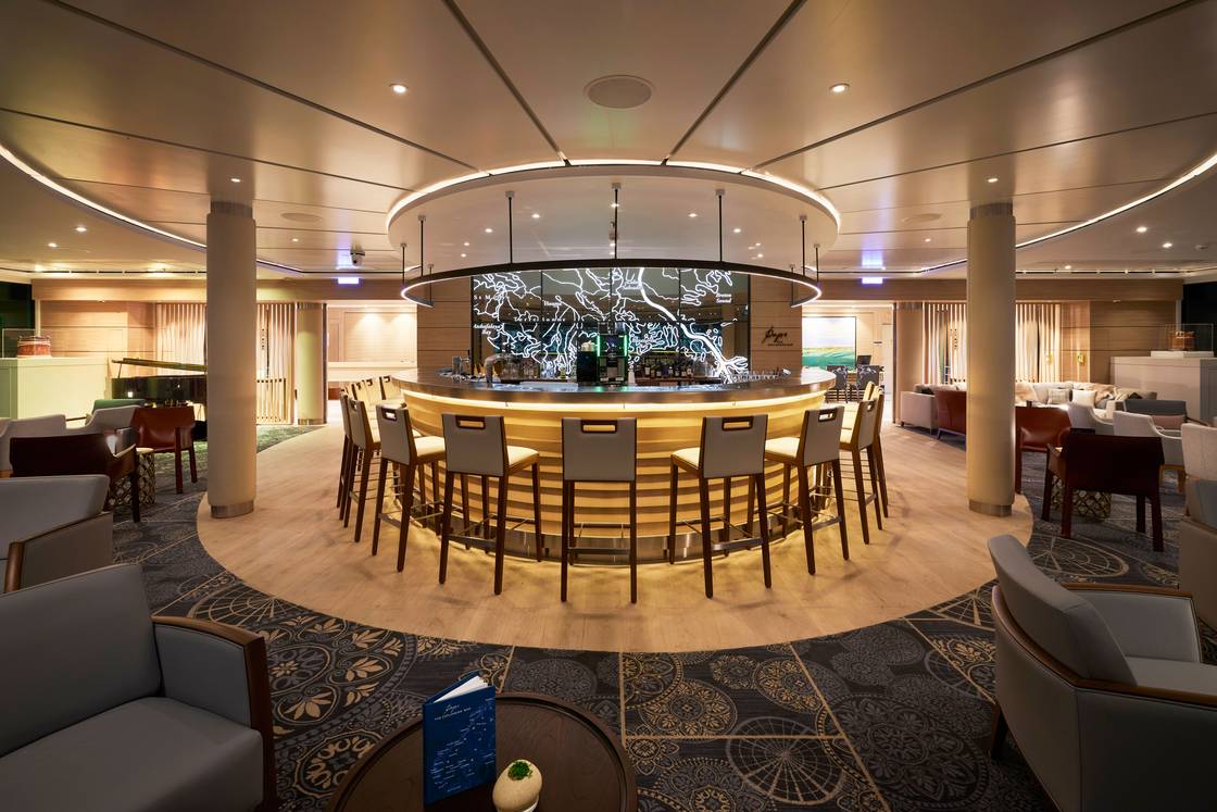 Explorer's Lounge Bar